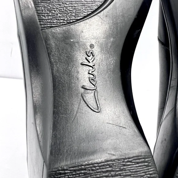 CLARKS, ULTIMATE COMFORT TECHNOLOGY, WOMEN’S MAY MARIGOLD BLACK SLIP-ONS, SIZE 8 - Picture 7 of 13